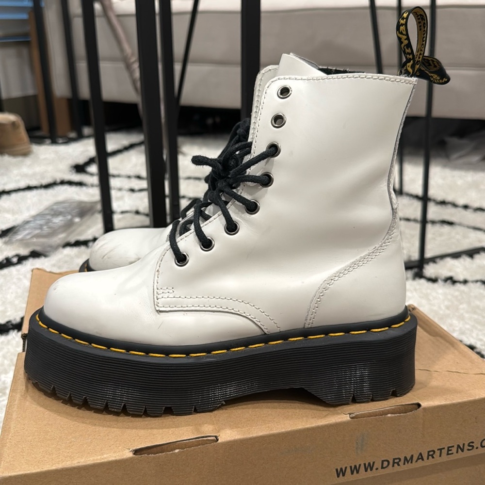 Dr. Martens Jadon Platform 8-Eye Boot - white 7 / EU 38